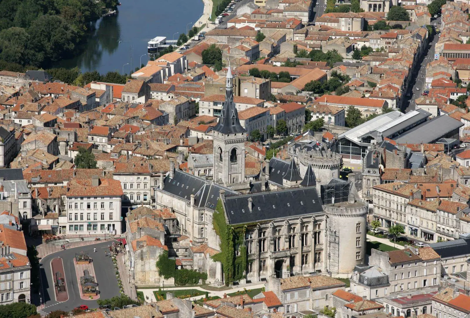 ANGOULEME F2420133
