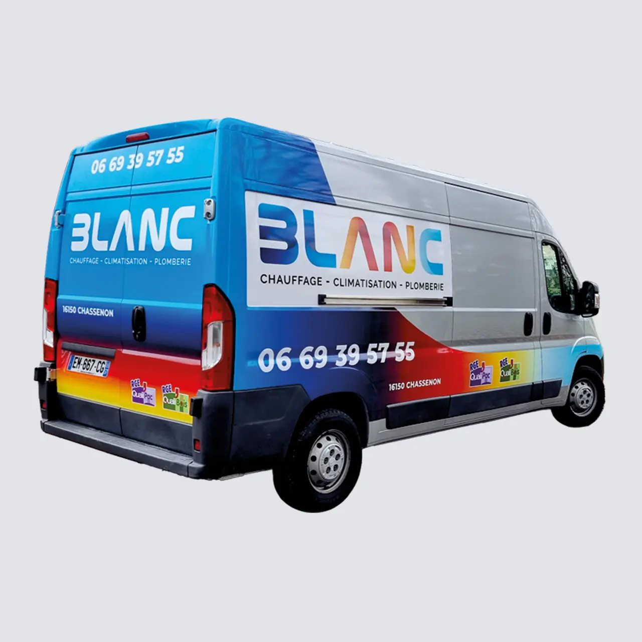 Blanc : marquage du fourgon réalisé par l’agence Centaure